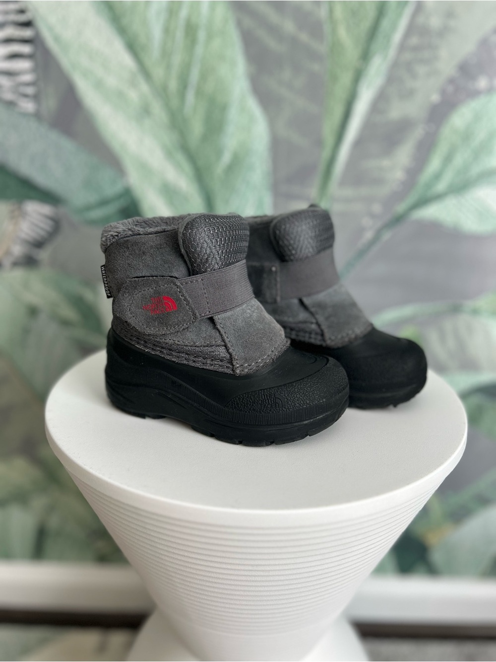 The North Face Toddler Alpenglow II Waterproof Winter Snow Boots – Size 7